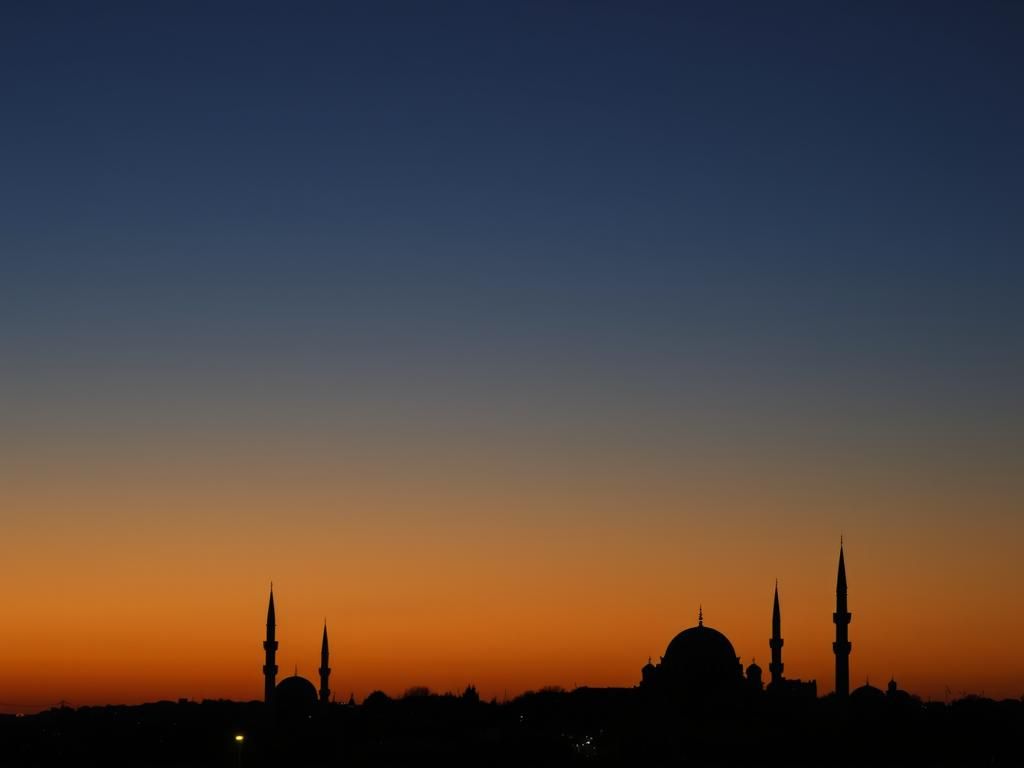 18 Ağustos Yatsı Vakitleri: 3 Şehirde Saat Kaçta? 18 agustos yatsi vakitleri 3 sehirde saat kacta